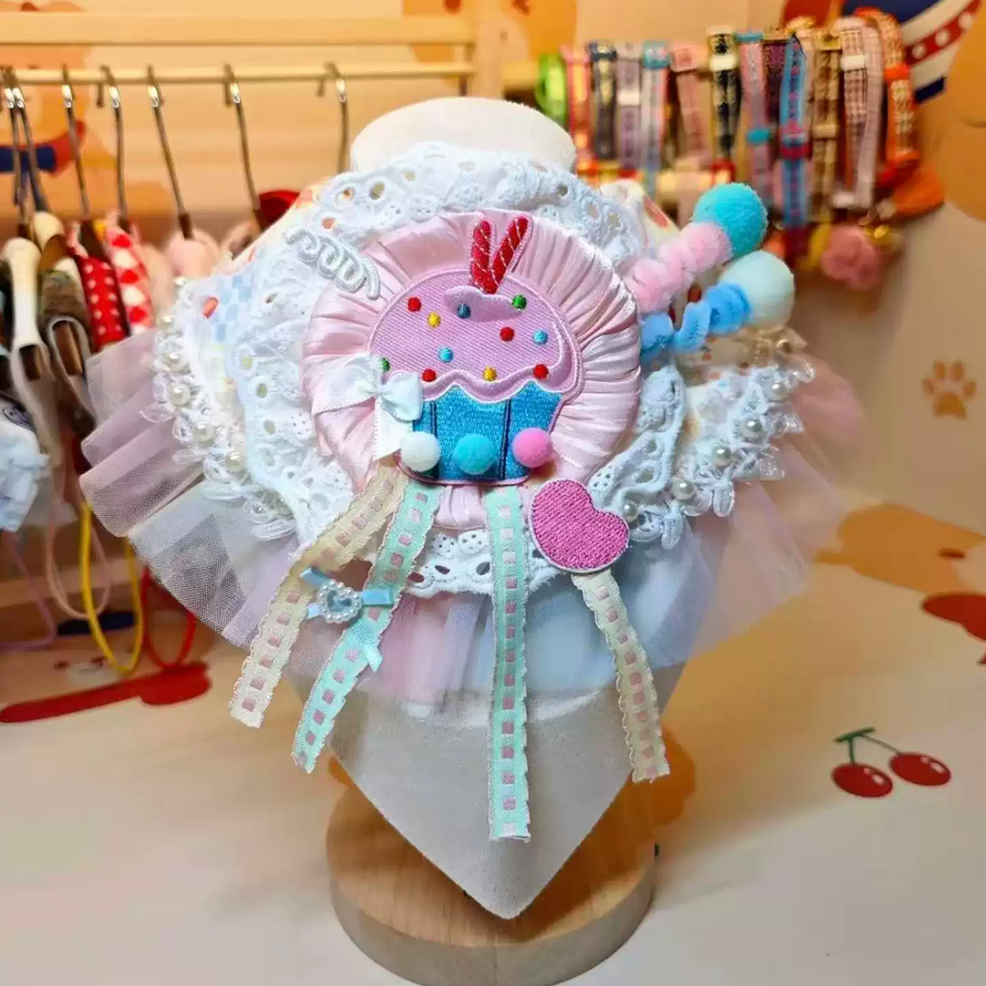 Princess Lace Pet Bib – Elastic Birthday Scarf for Cats & Dogs  MOE0021